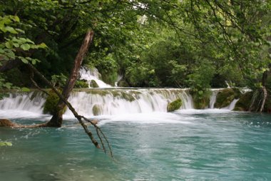 Plitvicer Seen von einem zum anderen See