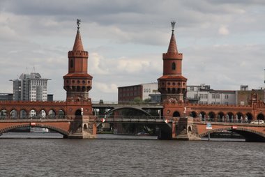 Oberbaumbrücke Oberbaumbrücke - Grenze zwischen Ost und West