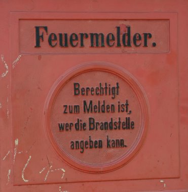 Feuermelder Beschriftung am Feuermelder