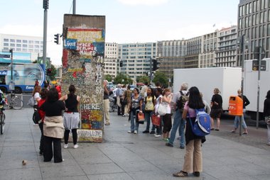 erste Lücke in der Mauer Potsdamer Platz