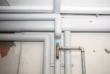 Leitungsisolierung im Keller Leitungsisolierung im Keller