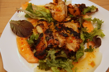 Maispoularde mir Rucola-Zuckermelonen-Salat