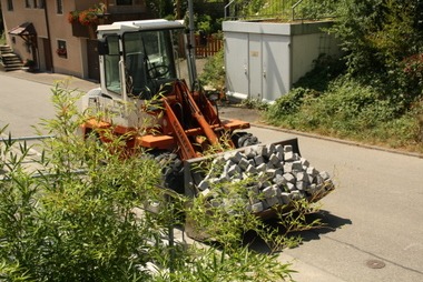 ungefähr 3000 werden heute verlegt