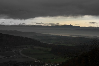 es scheint nicht weit bis zu den großen Bergen