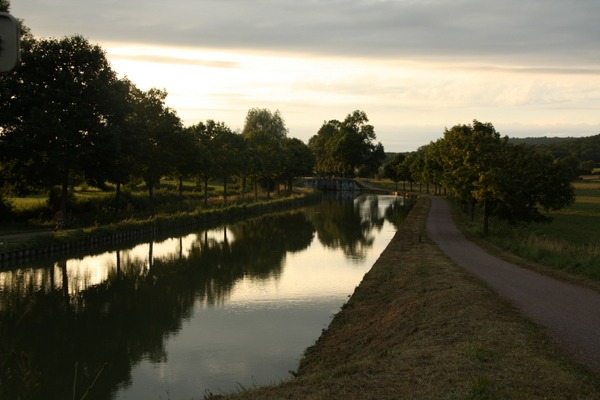 am Canal de Bourgogne