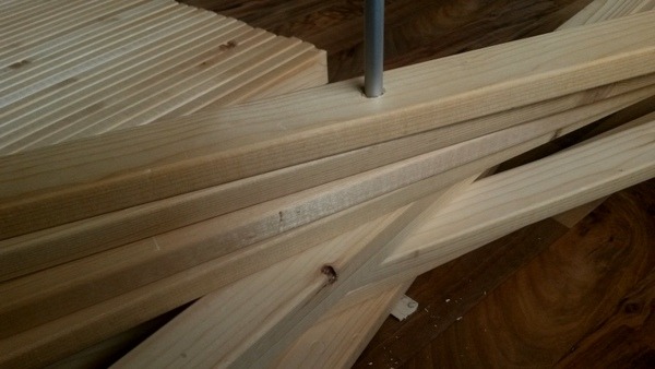 die unteren Holzlatten