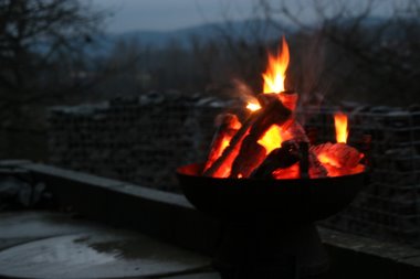 Gl�hwein am Feuer