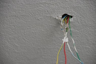 Decke mit Rauputz