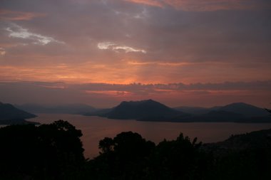 Sonnenaufgang am Lago Maggiore
